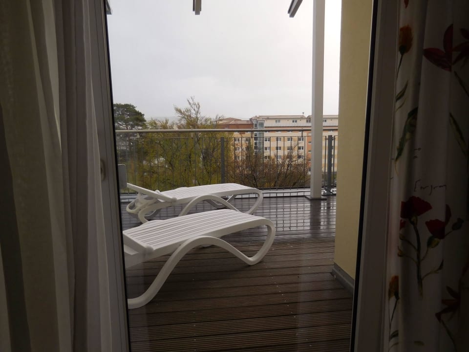 Blick vom Schlafzimmer auf die Dachterrasse IFA Rügen Hotel & Ferienpark