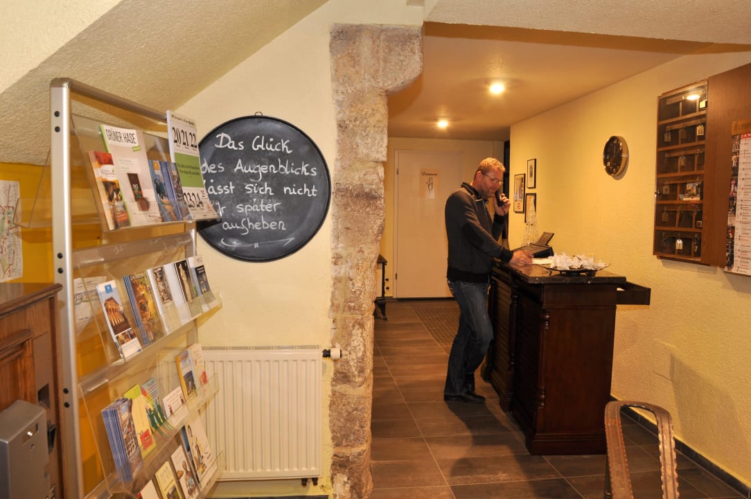 An der Rezeption Hotel an der Kapelle