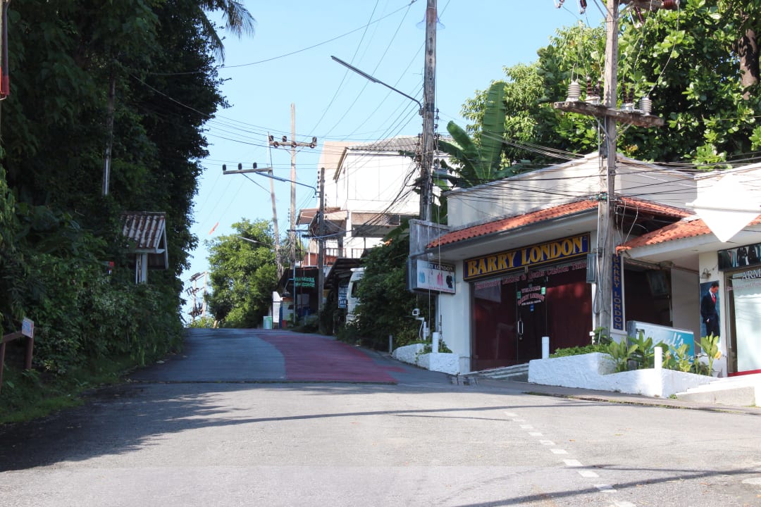 Weg zu Massage u. Restaurants beim Hotel Cape Panwa Hotel