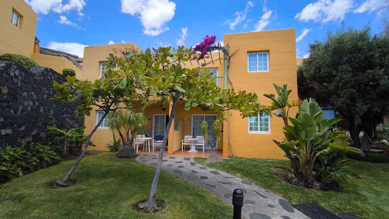 Gartenanlage Apartamentos La Caleta