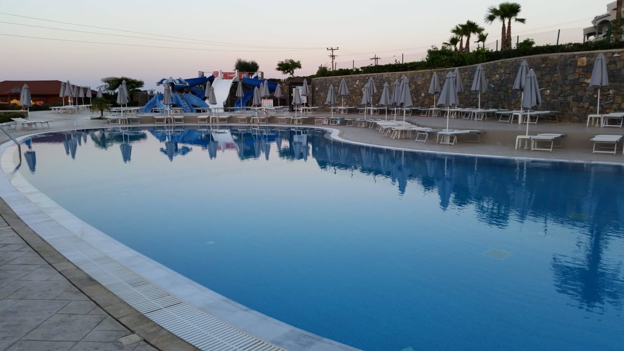Der etwas kleinere Pool Rodos Princess Beach Hotel & Spa