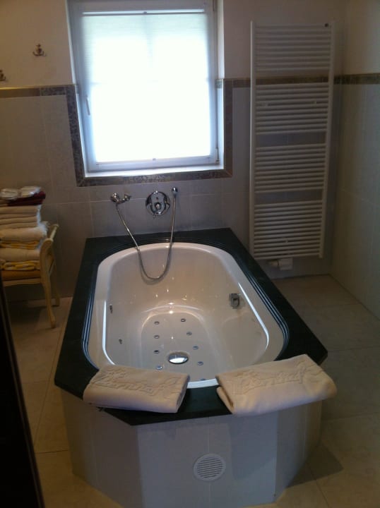 Badewanne Wohlfühlresort Peternhof