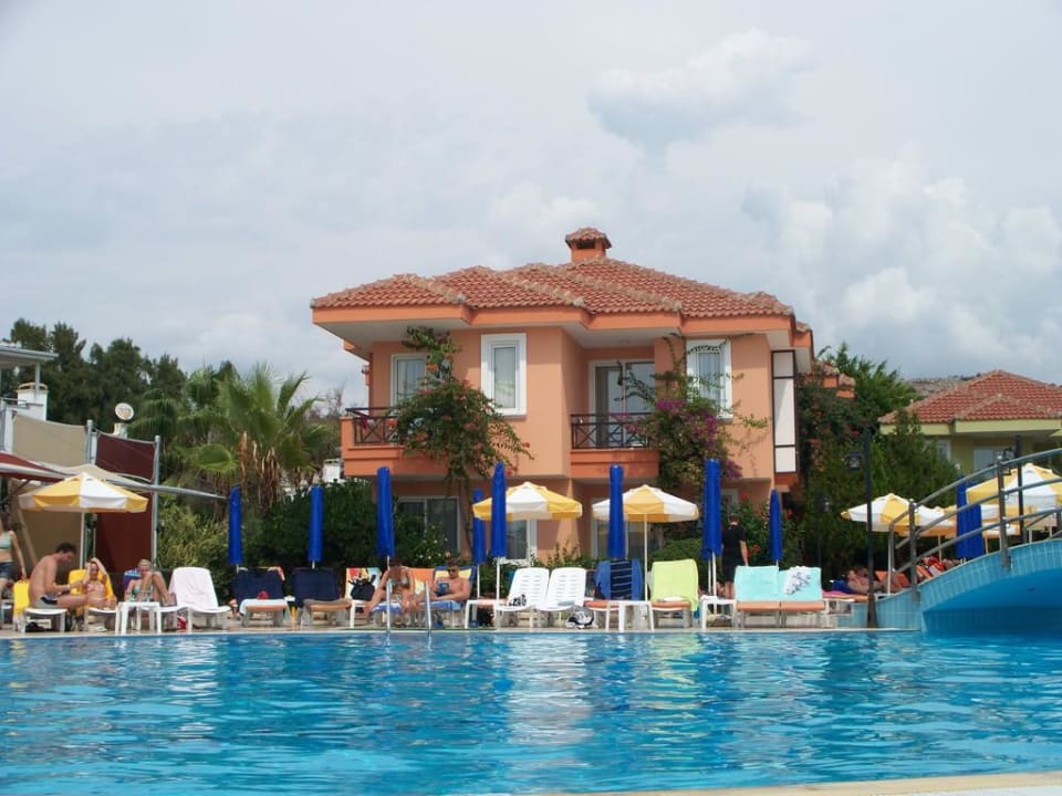 Pool Club Dizalya