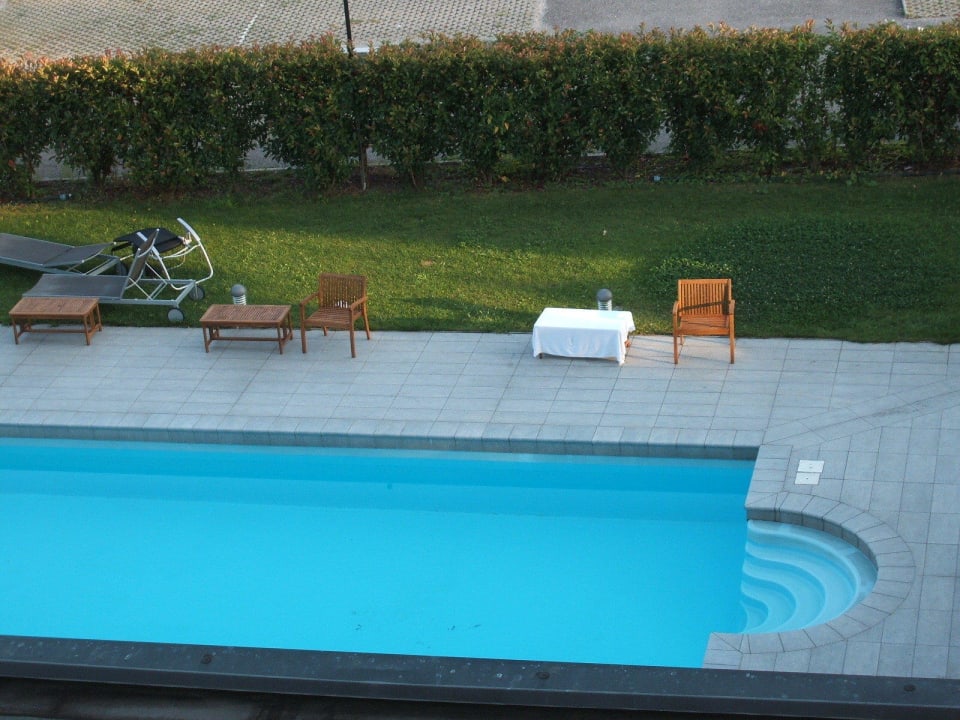 Gepflegter Pool Ibis Styles Varese