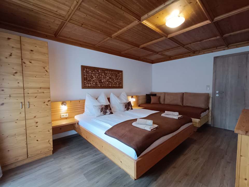 Zimmer Appartement Catrin bis 16 Personen mit Sauna und E-Ladestation