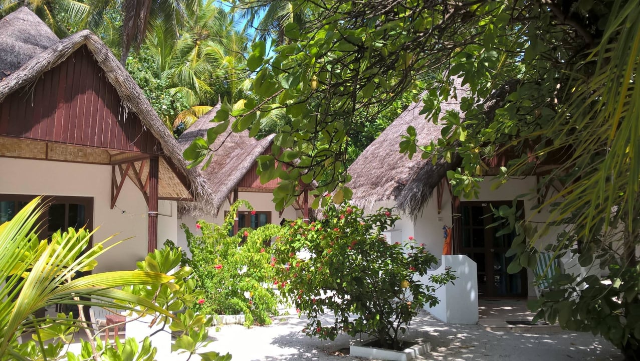 Bunghis vor der Renovierung Thulhagiri Island Resort
