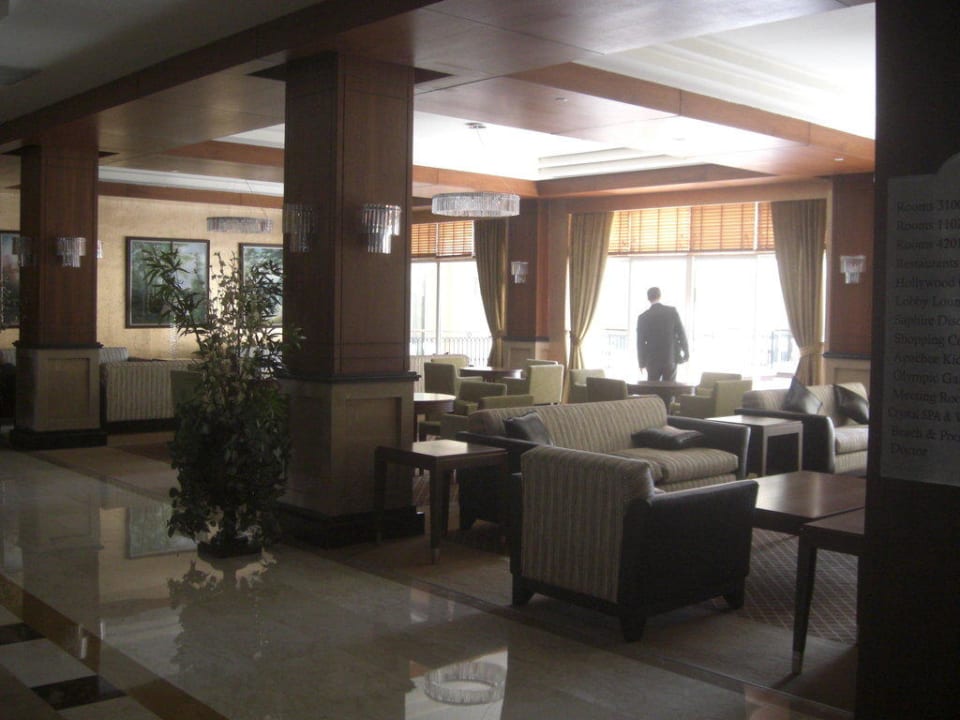 Lounge-Bar in der unteren Etage Crystal Family Comfort Collection