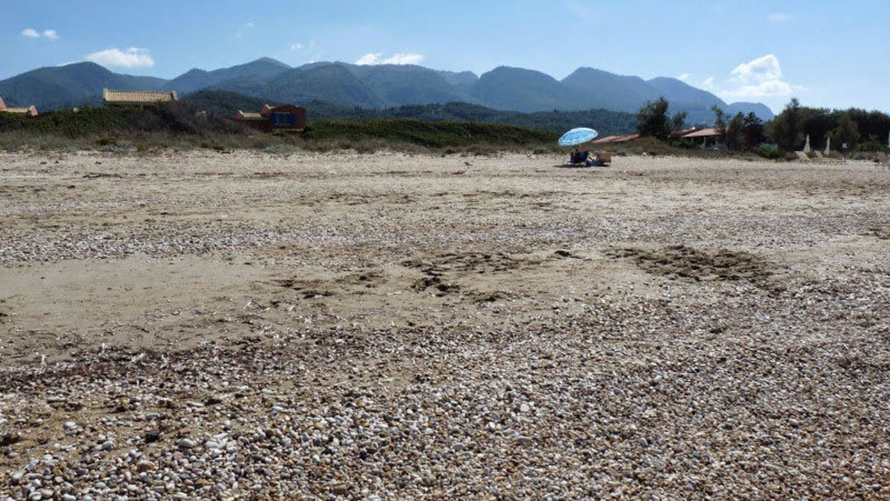 Plaża na prawo od hotelu Hotel Eriva