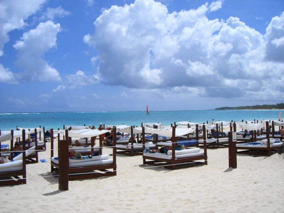 Luxusliegen am Strand Punta Cana Princess All Suites Resort & Spa