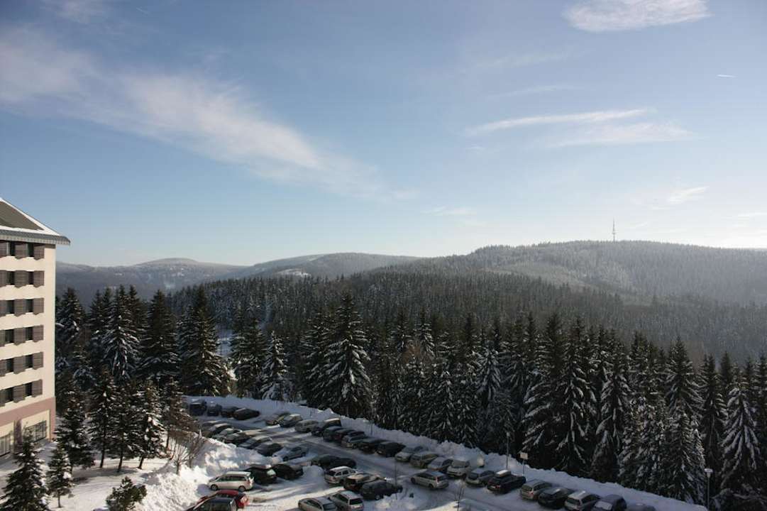 Zimmeraussicht 5. Etage - Richtung Parkplatz Ringberg Hotel