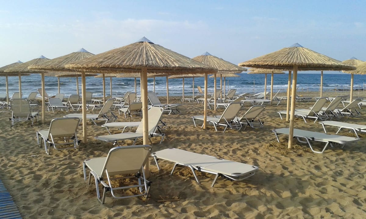 Strand vor der Beach-Bar allsun Hotel Carolina Mare