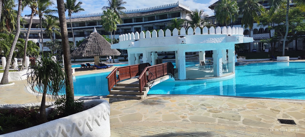 Pool Hotel Southern Palms Beach Resort