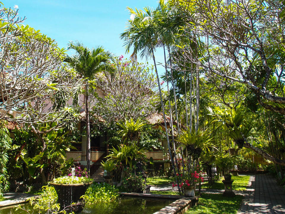 Vor den Villen Villa Shanti Beach