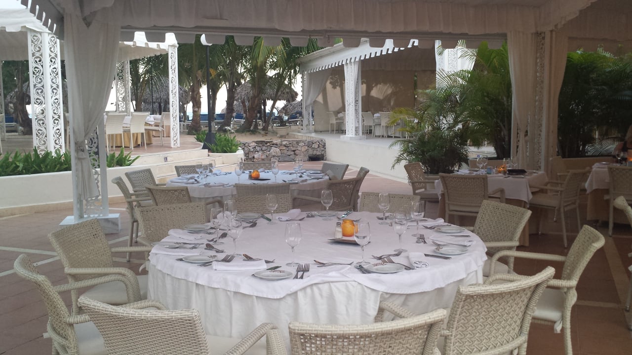 Ruhiger Außenbereich vom Restaurant Bahia Principe Grand El Portillo