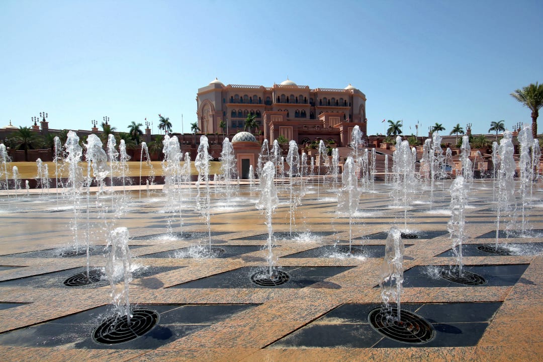 Wasserspiele vor dem Hotel Emirates Palace Mandarin Oriental