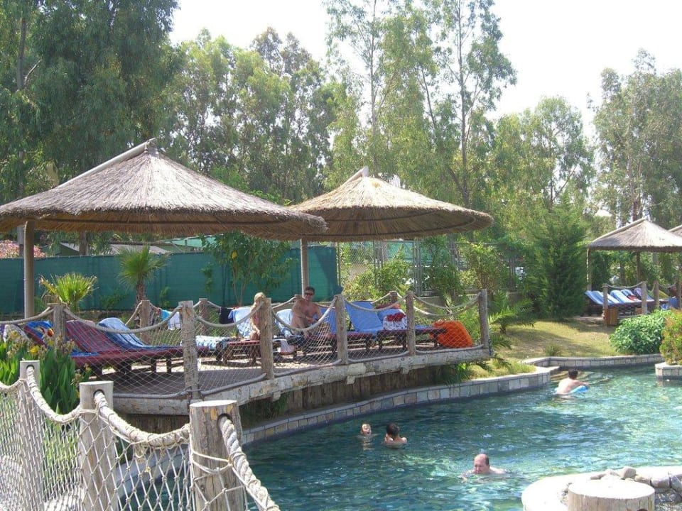 Amazon Waterworld Club Grand Side