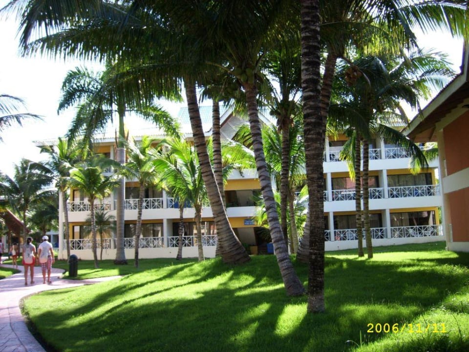 Weg zum Strand durch die Anlage Villas Bavaro Resort & Spa