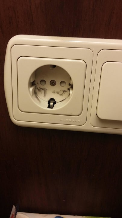 Steckdose am Bett  Nerton Hotel - Erwachsenenhotel ab 16 Jahren