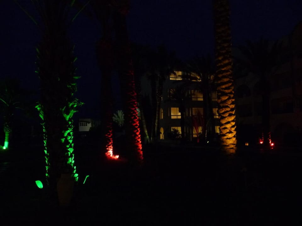 Nächtliche, bunte Bestrahlung Hotel Paradis Palace