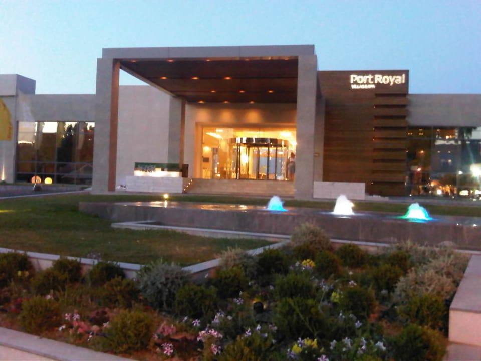 Hoteleingang SENTIDO Port Royal Villas & Spa