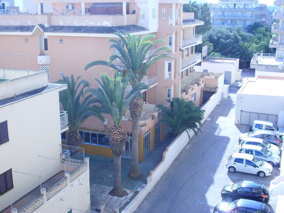 Parkplatz neben dem Hotel Aparthotel Playa Dorada