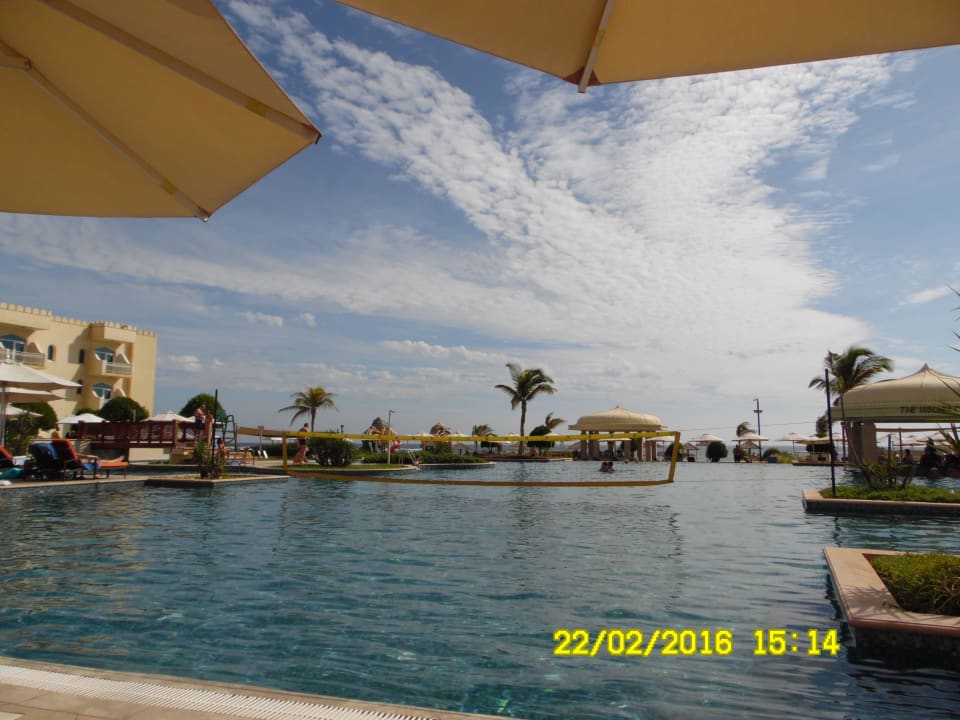 Blick zur Poolbar Wyndham Garden Salalah Mirbat