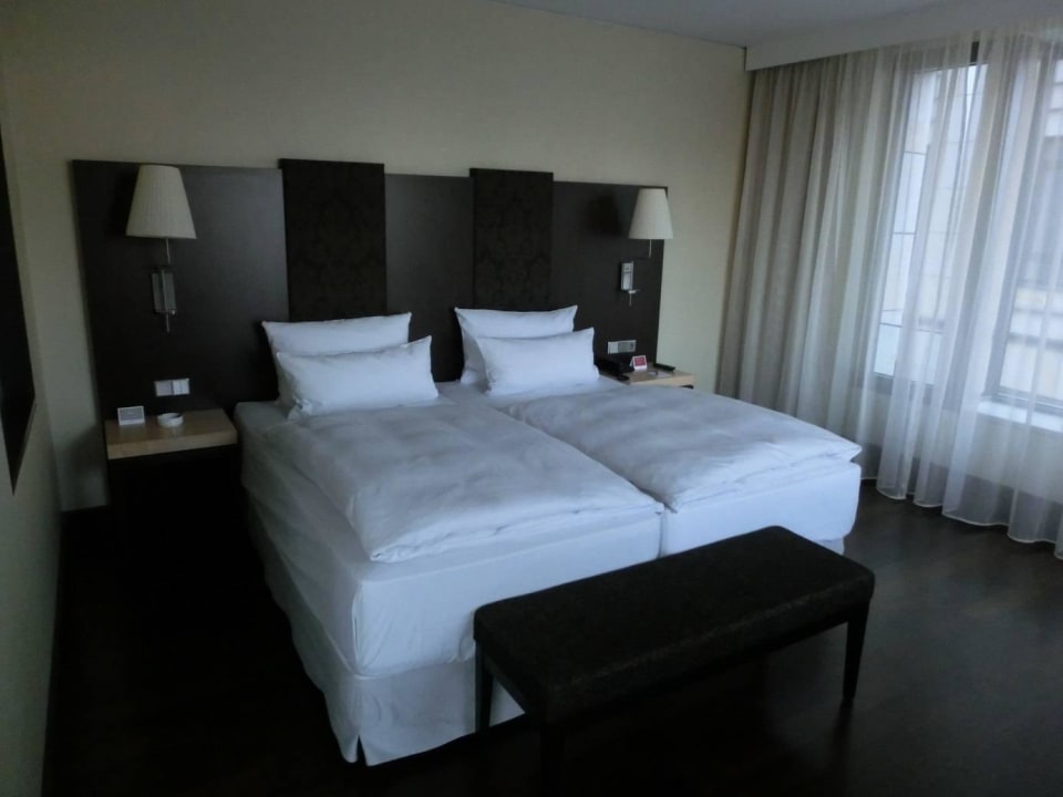 Blick ins Zimmer NH Collection Dresden Altmarkt