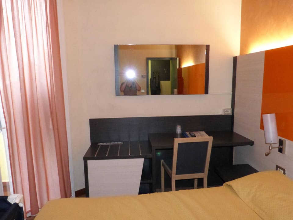 Großes Geräumiges Zimmer Hotel Meeting
