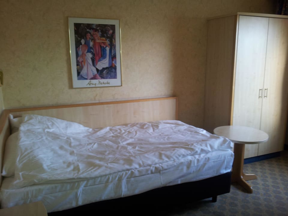Bett und Schrank Parkhotel Heidehof