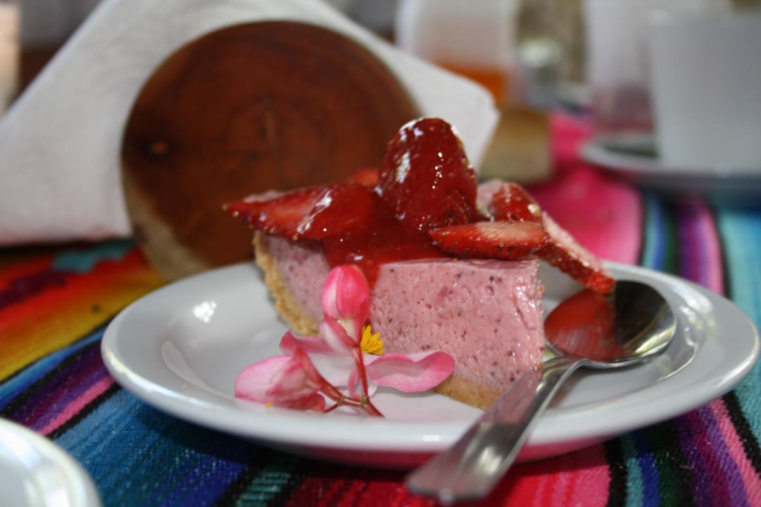 Exquise tarte à la fraise. Royal Decameron Salinitas
