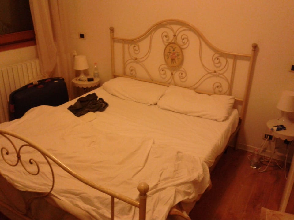 Bett im Doppelzimmer Hotel Antigo Trovatore