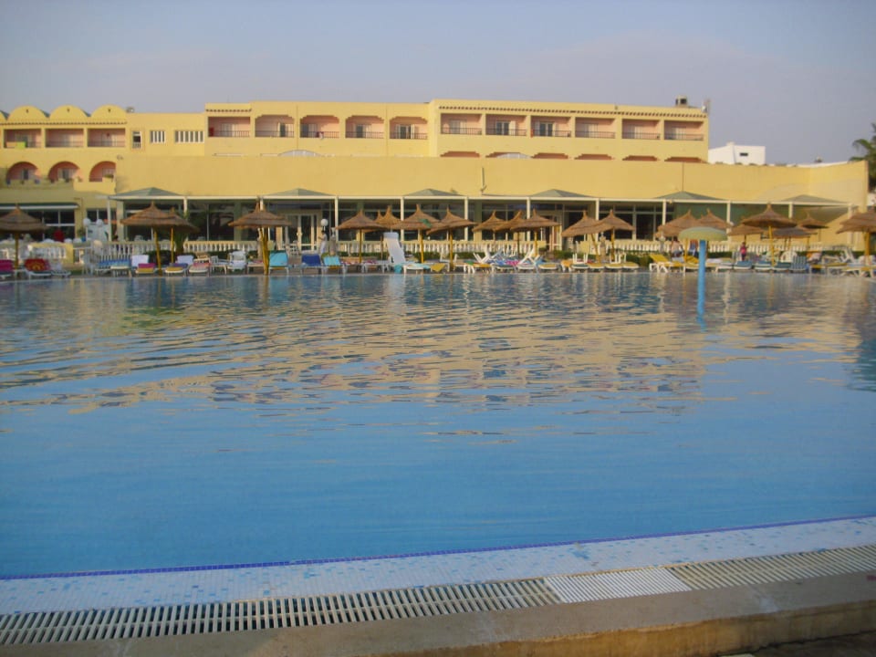 Pool zum Speisesaal Houda Golf & Beach Club
