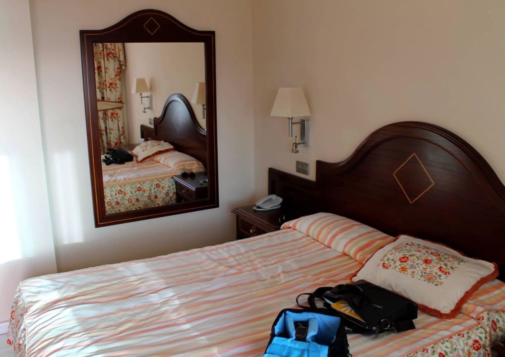 Sypialnia w pokoju dwuosobowym z widokiem na ocean R2 Rio Calma Hotel & Spa & Conference