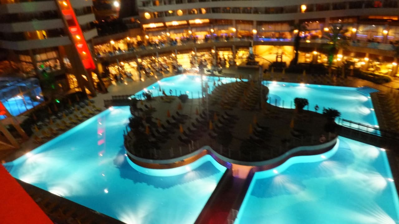 Pool am Abend Alaiye Resort & Spa