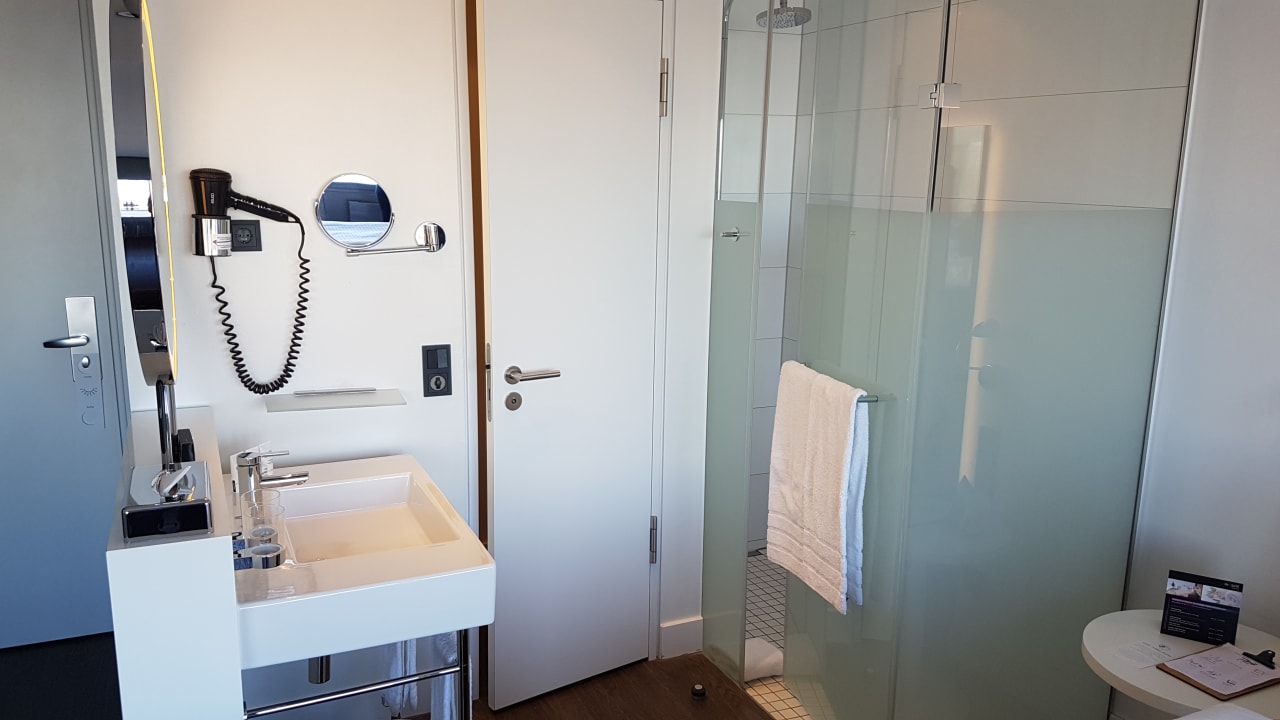 Zimmer INNSiDE by Meliá Düsseldorf Hafen