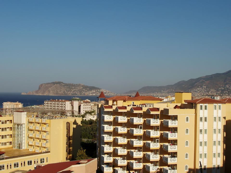 Blick auf das Orient Palace vom Nachbarhotel Larina Resort Spa & Hotel