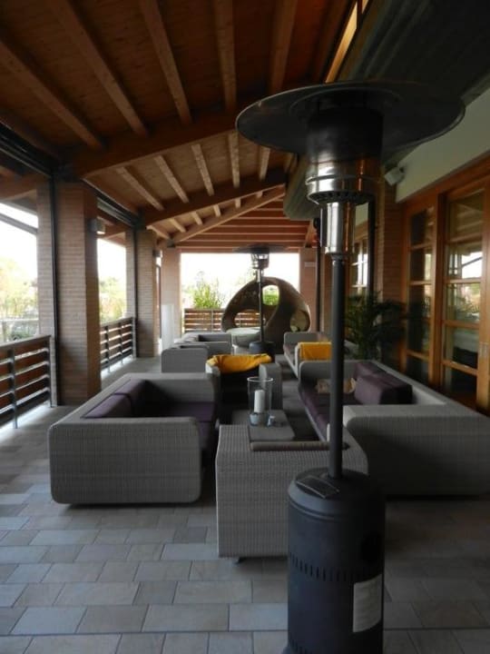 Außenbereich der Bar/Relaxbereich Green Village Resort - Hotel & Aparthotel