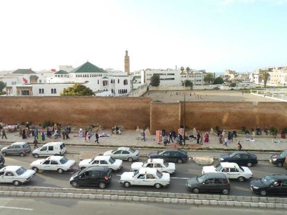Hupkonzerte unter Fenster Hotel Bouregreg