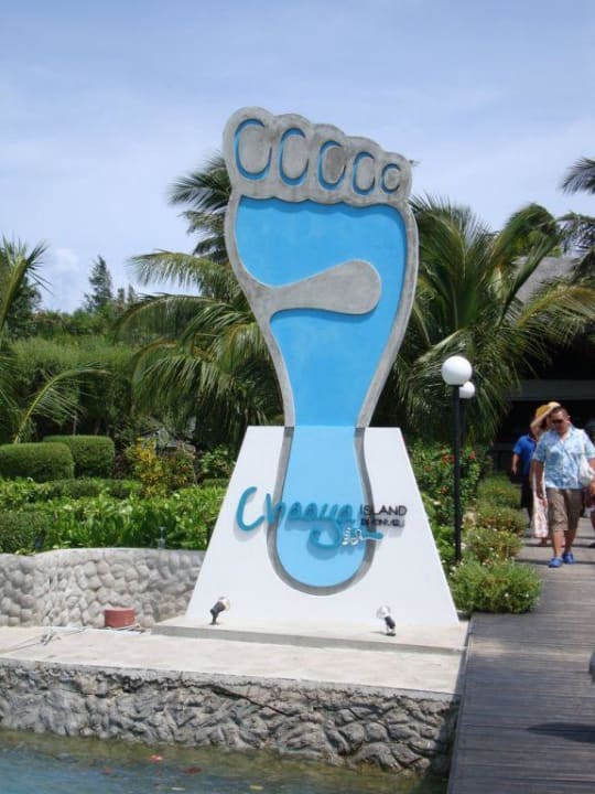 Eingang der Insel mit Logo Cinnamon Dhonveli Maldives