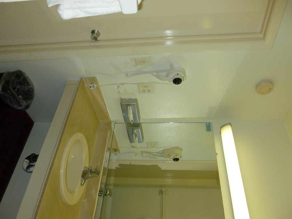 "Vorraum" des Badezimmers Hotel Econo Lodge Fort Myers North