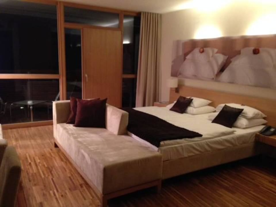 Ein riesiges Bett Falkensteiner Balance Resort Stegersbach