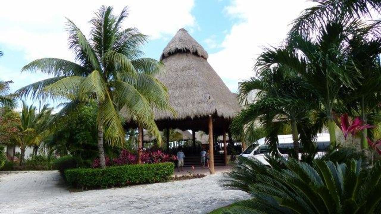 Eingang Akumal Bay Beach & Wellness Resort