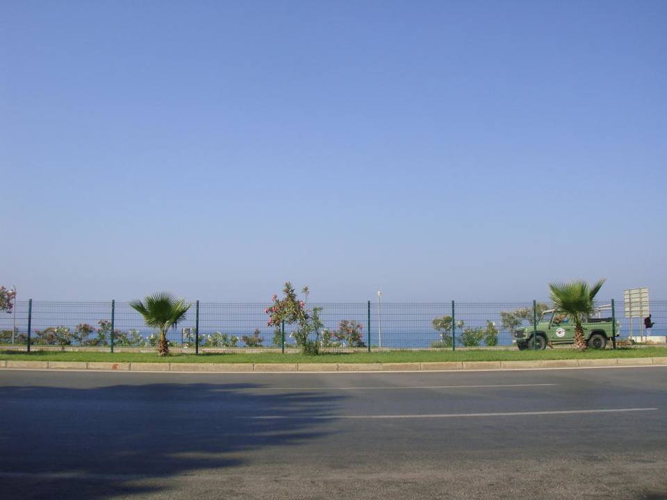 Die Uferstraße vor dem Hotel Şevki Bey Hotel