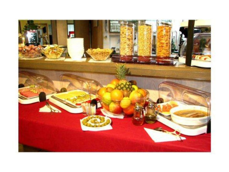 Reichhaltiges Verwöhn-Frühstück vom Büffet Hotel Stadt Karben