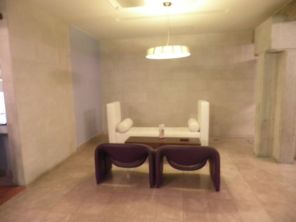 Kultsessel aus den 80-ern in lila Bluesun Hotel Soline