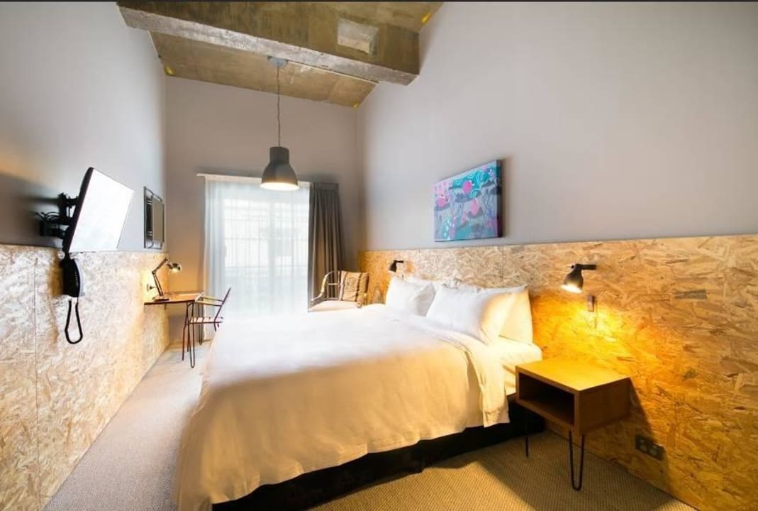 Room The Urban Newtown