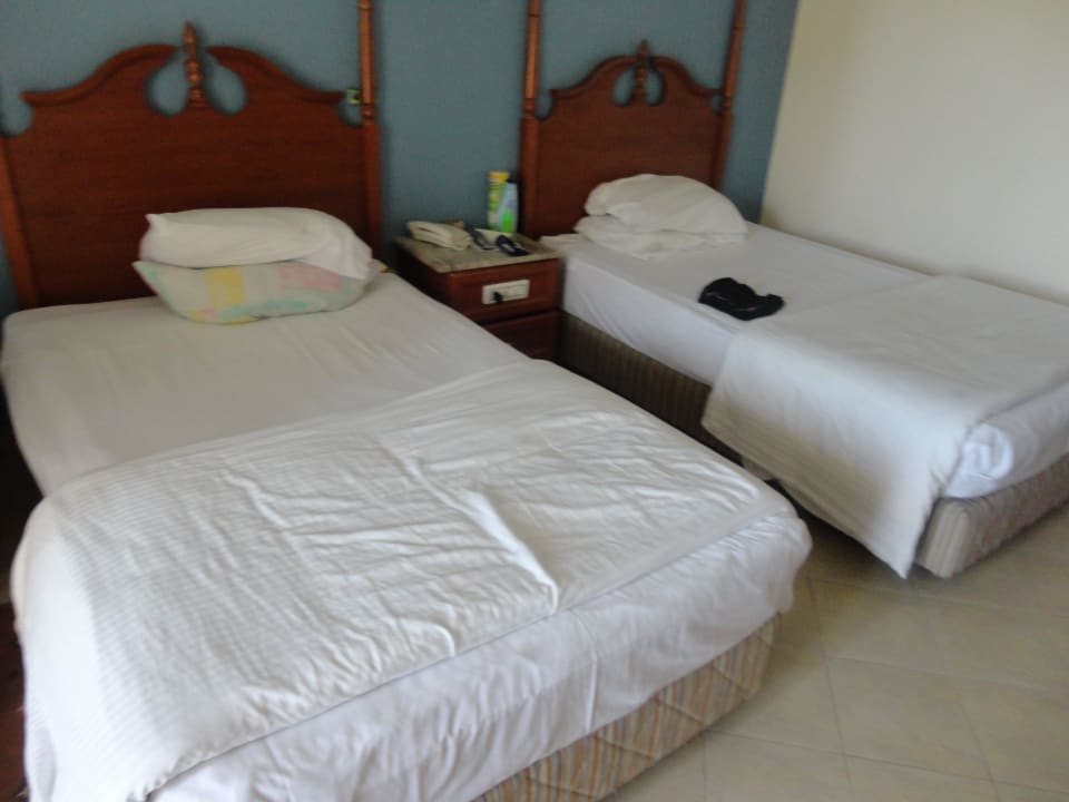 Zwei getrennte Betten Titanic Beach Spa & Aqua Park