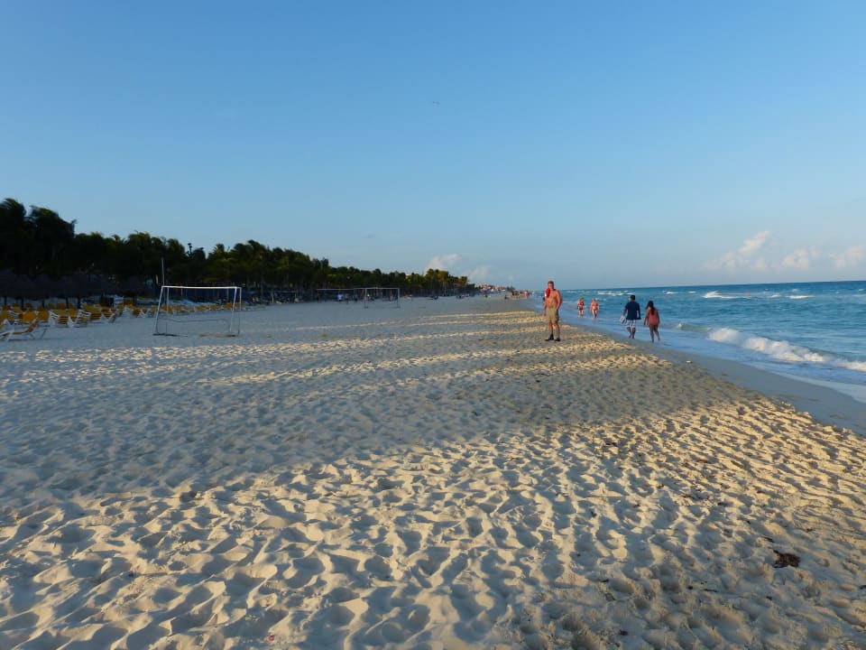 Abenddämmerung am Strand Iberostar Waves Tucan