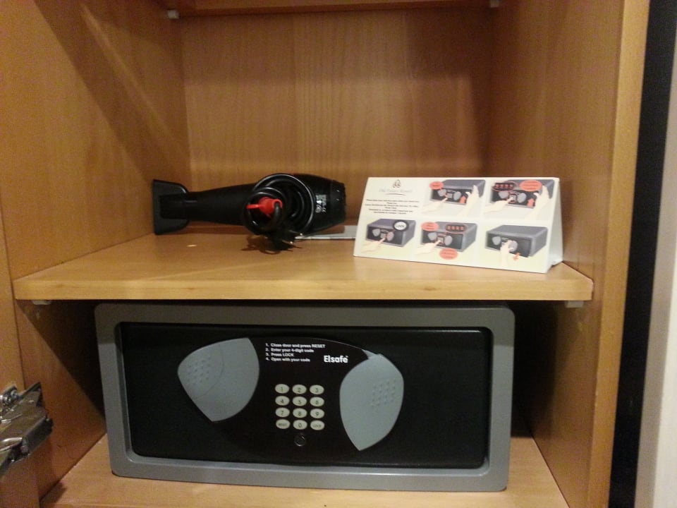 Kostenloser Tresor und Fön im Schrank Old Palace Resort Sahl Hasheesh