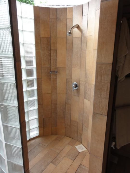 Dusche Jacuzzi Beach Villa Kuredu Kuredu Island Resort & Spa